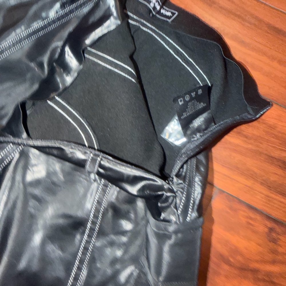 Maniere De Voir Black Faux Leather Cargo Bike Shorts with Side Pocket - Picture 10 of 10